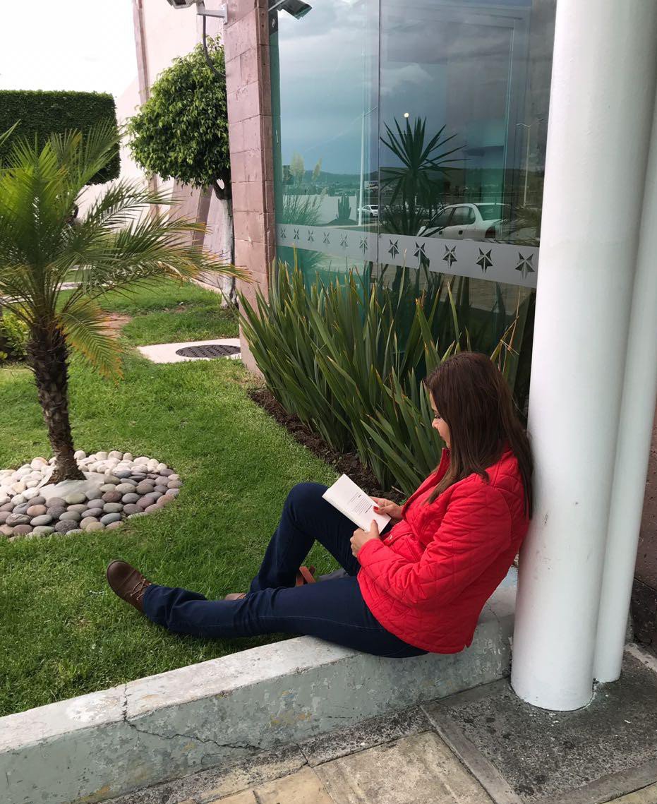 MonseArcosV's tweet photo. ¡Feliz domingo para todos! 

Hoy es el día perfecto para bajar el ritmo, disfrutar de los pequeños detalles y recargar la energía física y mental para la semana que viene. 

Que sea un día de mucha paz y descanso.

#MonseTodoTerreno 🙋 https://t.co/iQW7kMkEYP