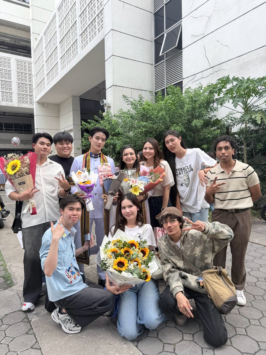 khunppol tweet picture