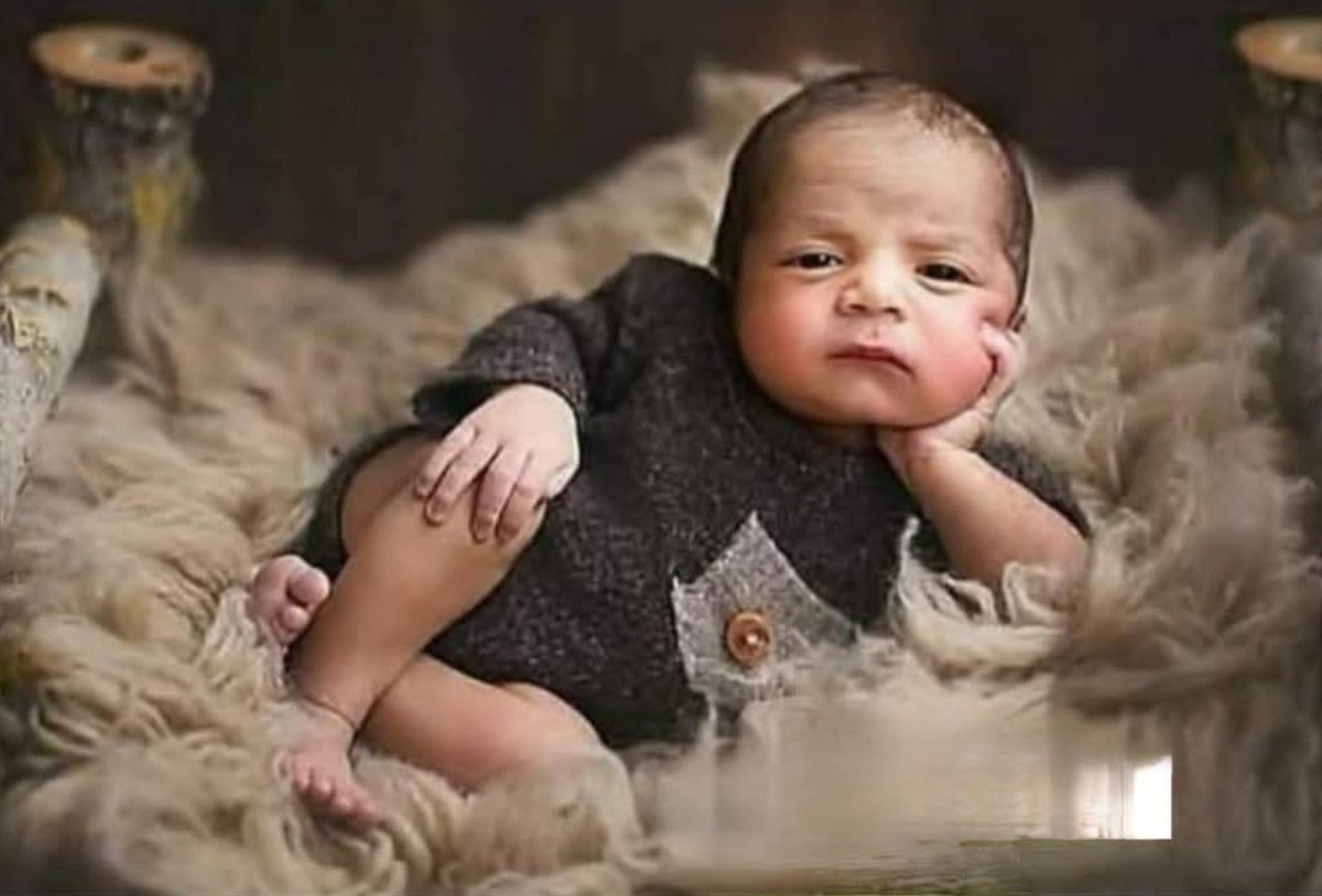AmirKahkashan's tweet photo. Hello, Guys अब जब 80s मे सब चले ही गए हो तो....
वो सरकारी नौकरी जो "पकड़ पकड़" के देते थे
उसको लेकर ही वापस आना।
यहां 2026 मे बहुत कंपटीशन है pepar leak हो जाता है Exam भी कैंसिल हो जाती है।
बहुत बड़ा वाला दुःख है 🥹
#80sEra
#AccheDin
#OldisGold
#indianyouthCongress https://t.co/kNtsvDQZ2k