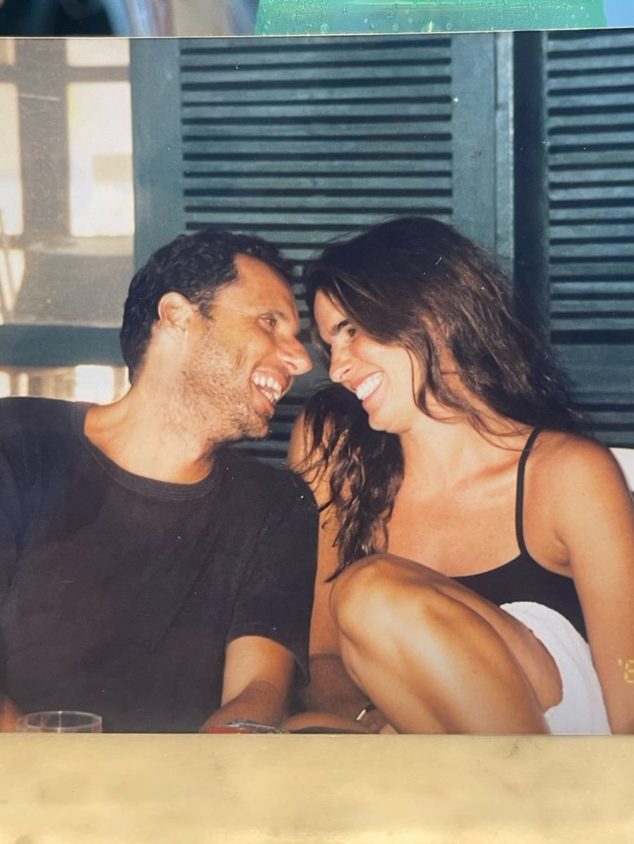 GiuliMedrado's tweet photo. “42 anos fazendo música, 30 anos escrevendo romances. E aí, quando eu estou passando pela rua, a pessoa diz: ‘Olha o marido da Malu Mader’. É uma honra para mim. Eu tenho orgulho de ser o marido da Malu Mader.” A declaração de Tony Bellotto. ❤️
Imagina ser amada assim?! https://t.co/BoTKvNbHxI