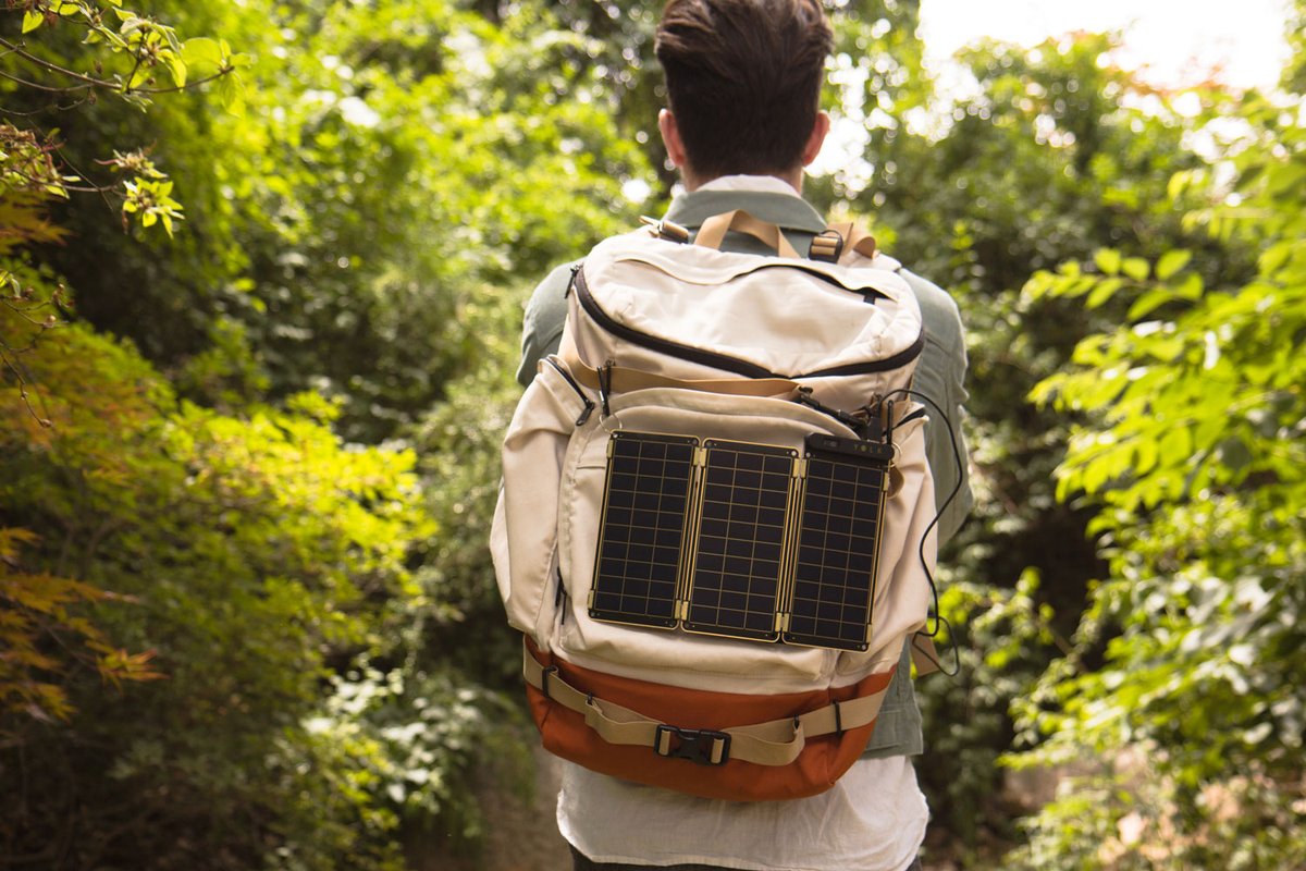ariet311765's tweet photo. Just tested the all-new portable solar charger that fits in your pocket! Charged my phone 3x during today’s hike without needing an outlet. Game-changer for outdoor lovers. #NewTech #OutdoorLife， https://t.co/j4JRyvJNBR