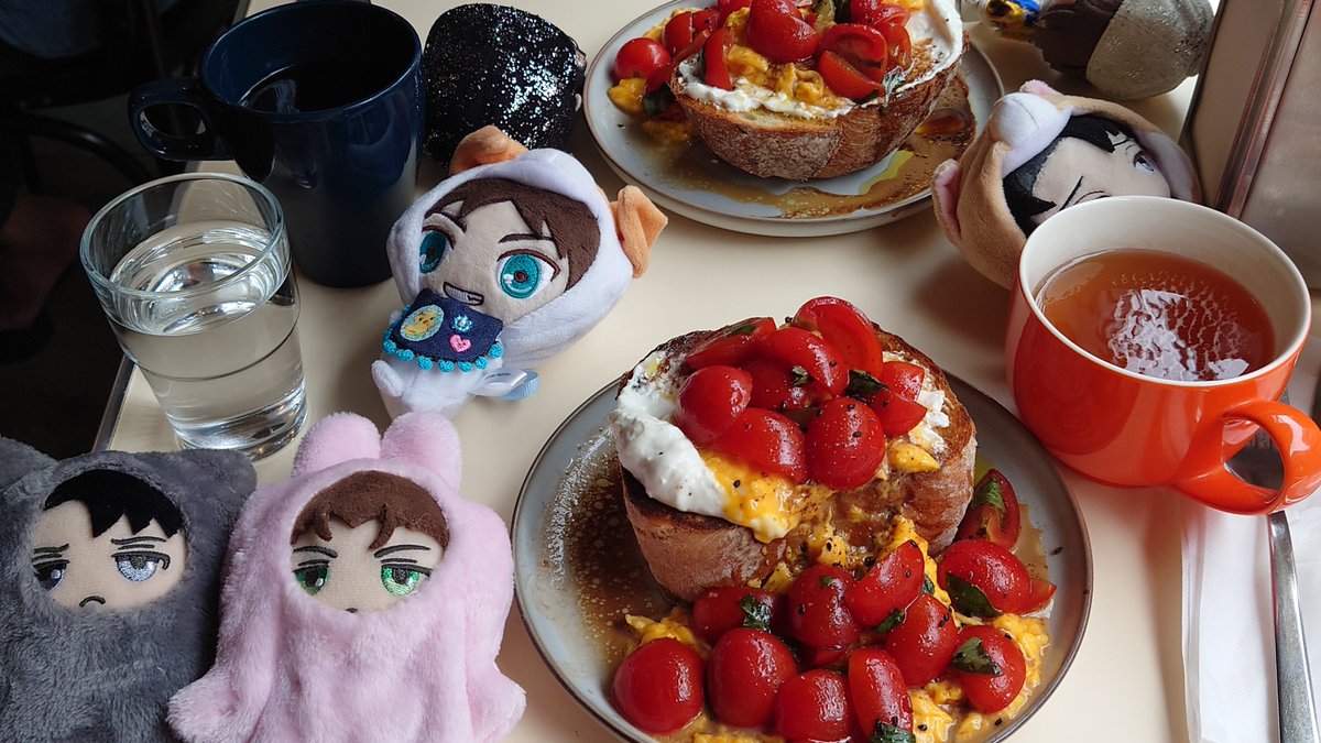 colorfulmatuge's tweet photo. トマトとチーズと卵たっぷりのトースト🍅
見た目のボリュームの割にお腹にたまりすぎなくて、美味しい！

お土産にいただいたラスク、めっちゃ好みの味で今朝のうちに全部食べてしまった😁 https://t.co/ErWMC1AtVV