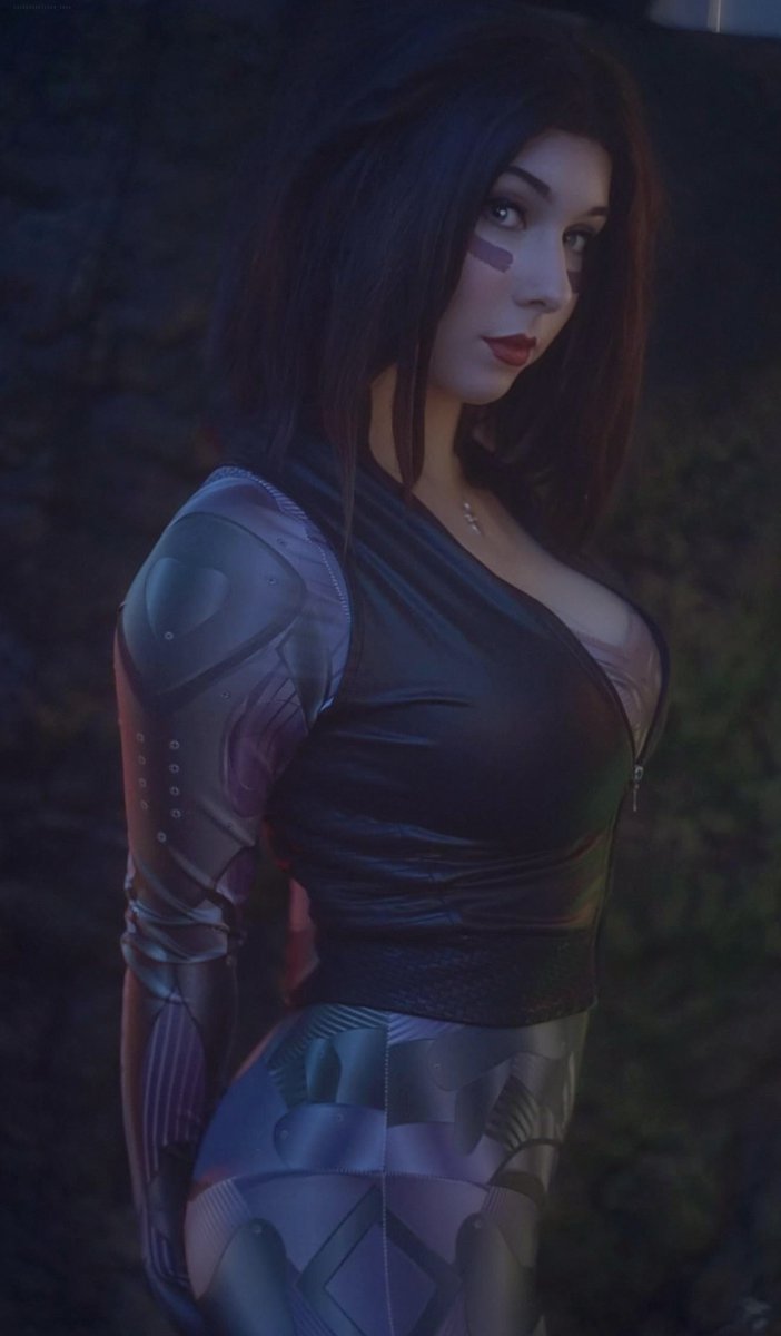SexyDatesOnly's tweet photo. Alita Battle Angel cosplay again. It’s frustrating—others post inaccurate cosplays in lingerie, but mine get taken down unless I add every detail. Who’s being so critical? 😕 This is my 3rd post today. Let’s see if it stays up. https://t.co/TVDvrpBQUC