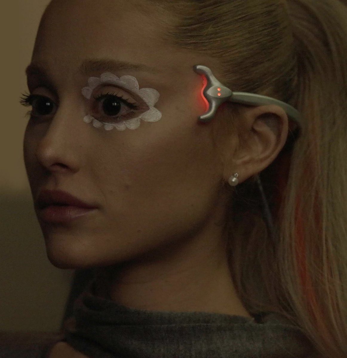 thearianahub's tweet photo. 🚨 STREAM WCBF 🚨

“we can’t be friends” is still at risk of leaving the global Spotify. 

— It’s only 8 days away to become the female solo song from this decade with the most days on the chart. https://t.co/vxJSTxogoi