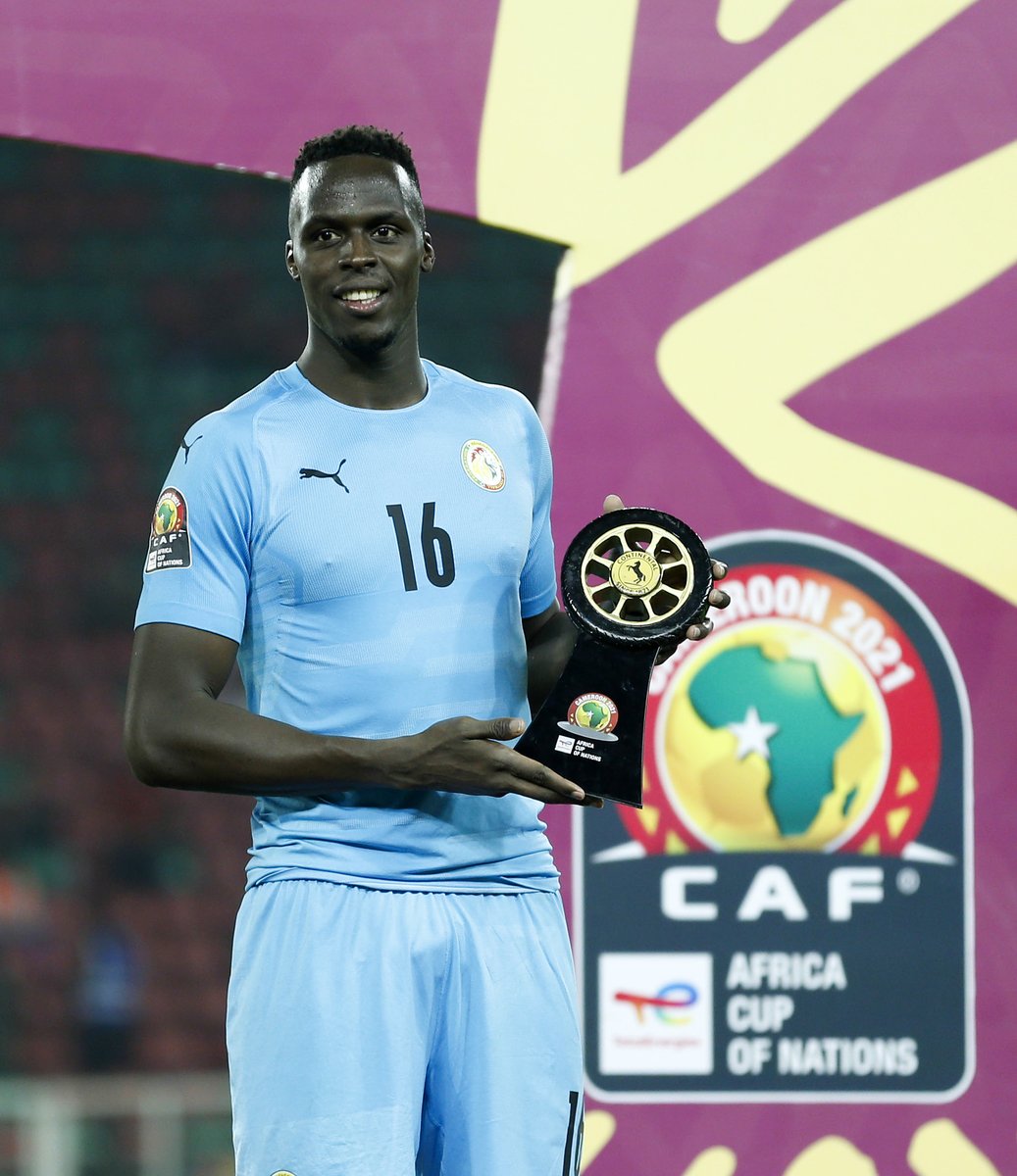 ActuFoot_'s tweet photo. 🚨 OFFICIEL ! EDOUARD MENDY 🇸🇳 ANNONCE QU'IL PREND SA RETRAITE INTERNATIONALE. 👋

À 34 ans, le gardien des Lions de la Téranga tire sa révérence avec sa sélection après une saison énorme :

🏆 Supercoupe d’Arabie saoudite 🇸🇦
🏆 CAN* (en attendant la décision du TAS) 
🏆 Ligue des champions asiatique
🌟 Meilleur gardien de Saudi Pro League