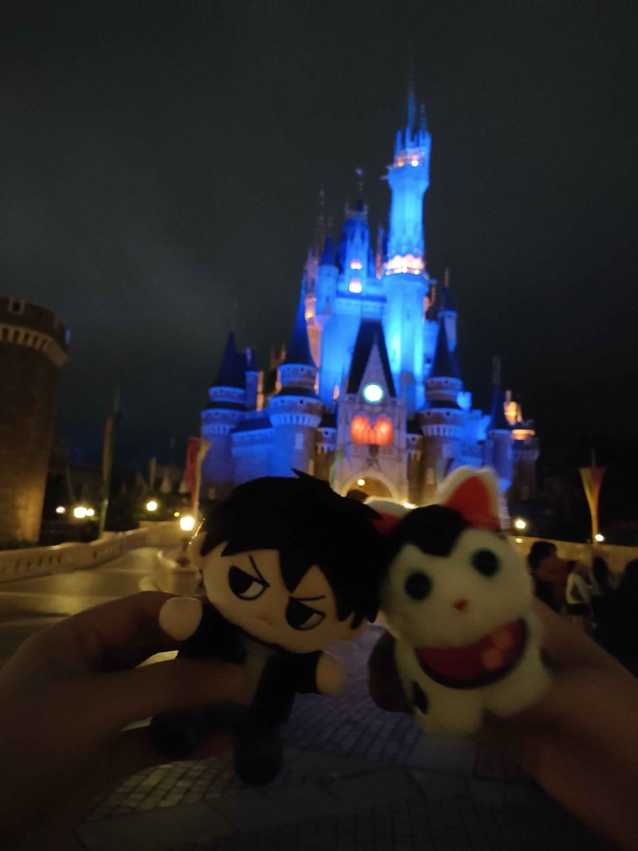 masiroon69's tweet photo. 約3年ぶりのランドー！！！
楽しかった！！！！
目的のキャッスルショー無事みれたの！！
推しの声無事聞けました☺️🫶
ドロンショーも感動しちゃった🥹
うわん！！現実世界ヤダヤダ😖！！ https://t.co/VGPUCEgevt