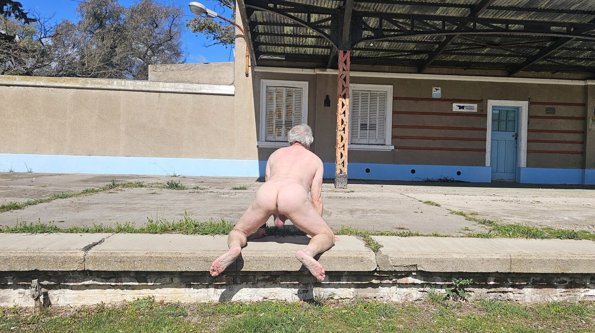 AlejandraG10683's tweet photo. Mostrandole la cola a un paisano que tomo la foto, lugar estacion Nicolas Levalle. Paraje al que se llega desde la ruta 22 por un desvio de camino rural de unos 3kms. Si me hizo la cola??.....si me la hizo https://t.co/kX7pqam6Uw