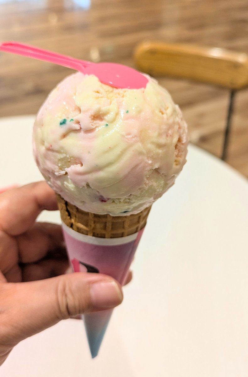 bar_barasan's tweet photo. 何十年ぶりのサーティワンでポッピングミルキー🍨 https://t.co/72FFTWSCaX