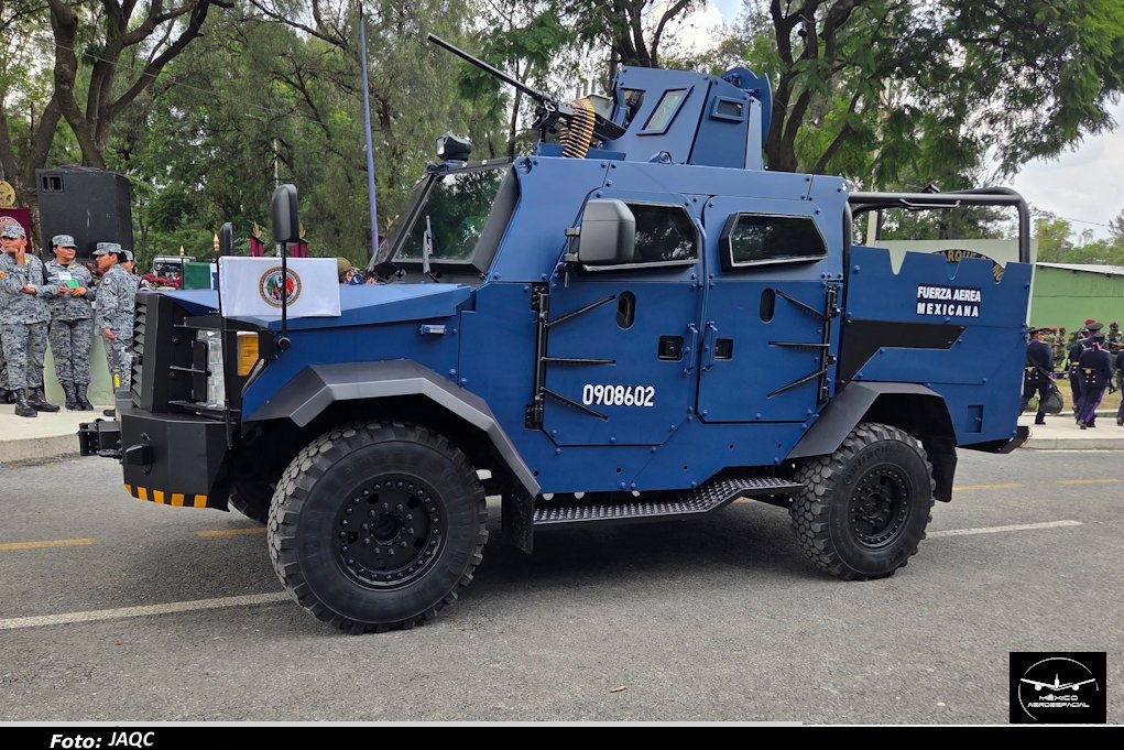 maeroespacial's tweet photo. Vehiculo Tactico Blindado Kitam hecho en Mexico, presentado en Esquema de la Fuerza Aérea Mexicana, durante la revista a la columna que participará el próximo 16 de septiembre en el Desfile Militar https://t.co/OEbTLuIvom