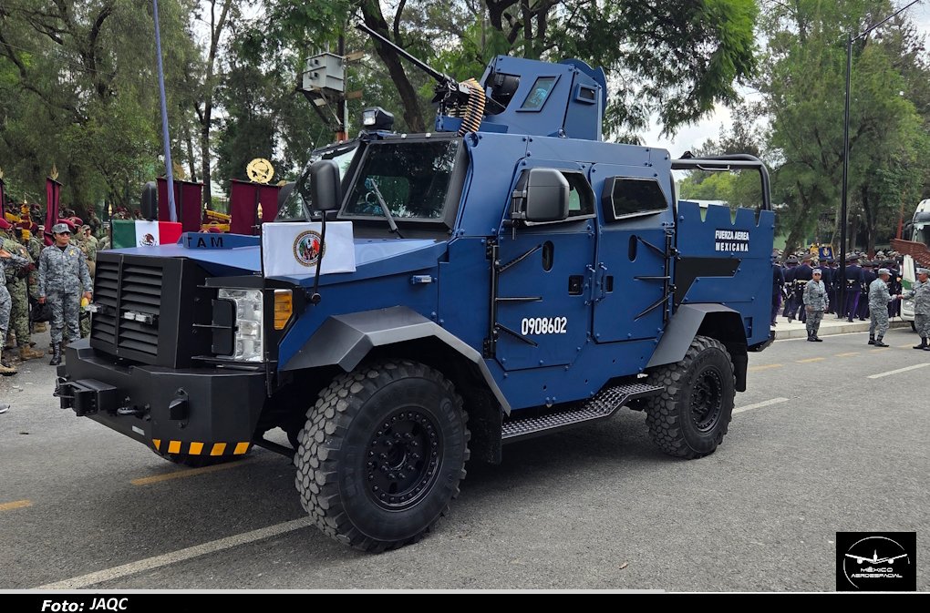 maeroespacial's tweet photo. Vehiculo Tactico Blindado Kitam hecho en Mexico, presentado en Esquema de la Fuerza Aérea Mexicana, durante la revista a la columna que participará el próximo 16 de septiembre en el Desfile Militar https://t.co/OEbTLuIvom