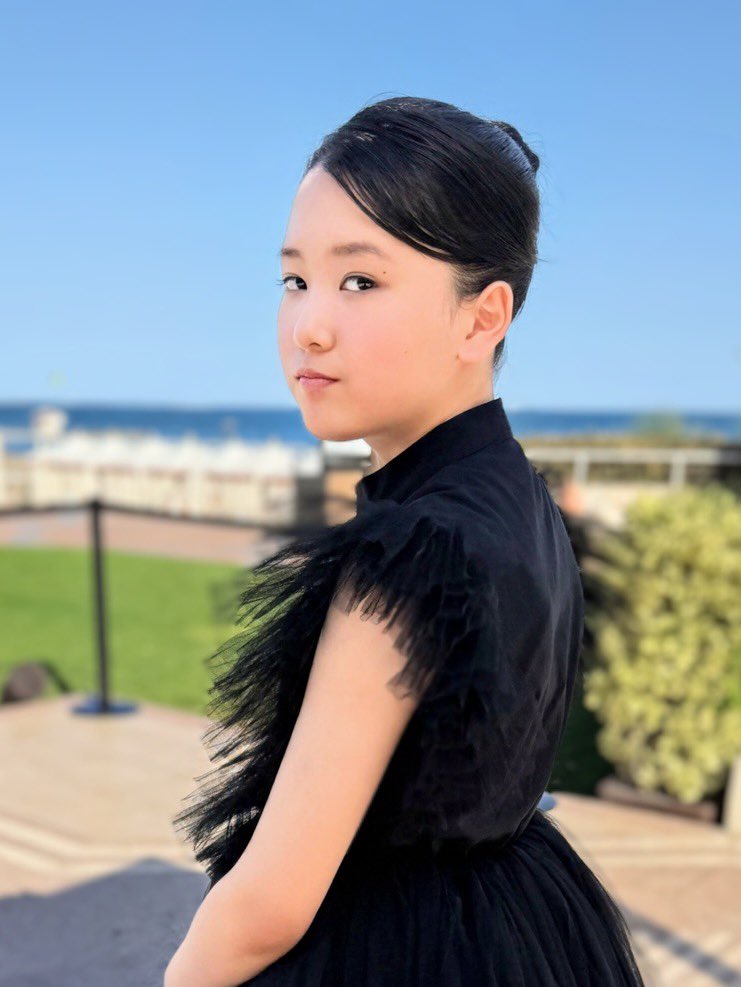rokka_okada's tweet photo. ヴェネチア国際映画祭2026
リド島で行われたワールドプレミア上映に参加させていただきました！
これも全て是枝監督、そして関係者の皆様のおかげです！
ありがとうございました！
#実写ルックバック #岡田六花 https://t.co/Udijd5CRLb