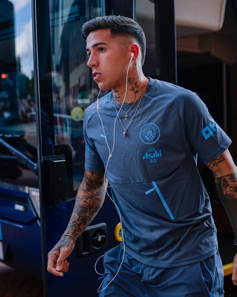 ManCityES's tweet photo. El primer clásico para Enzo 💪 https://t.co/TNlQRhYyDE