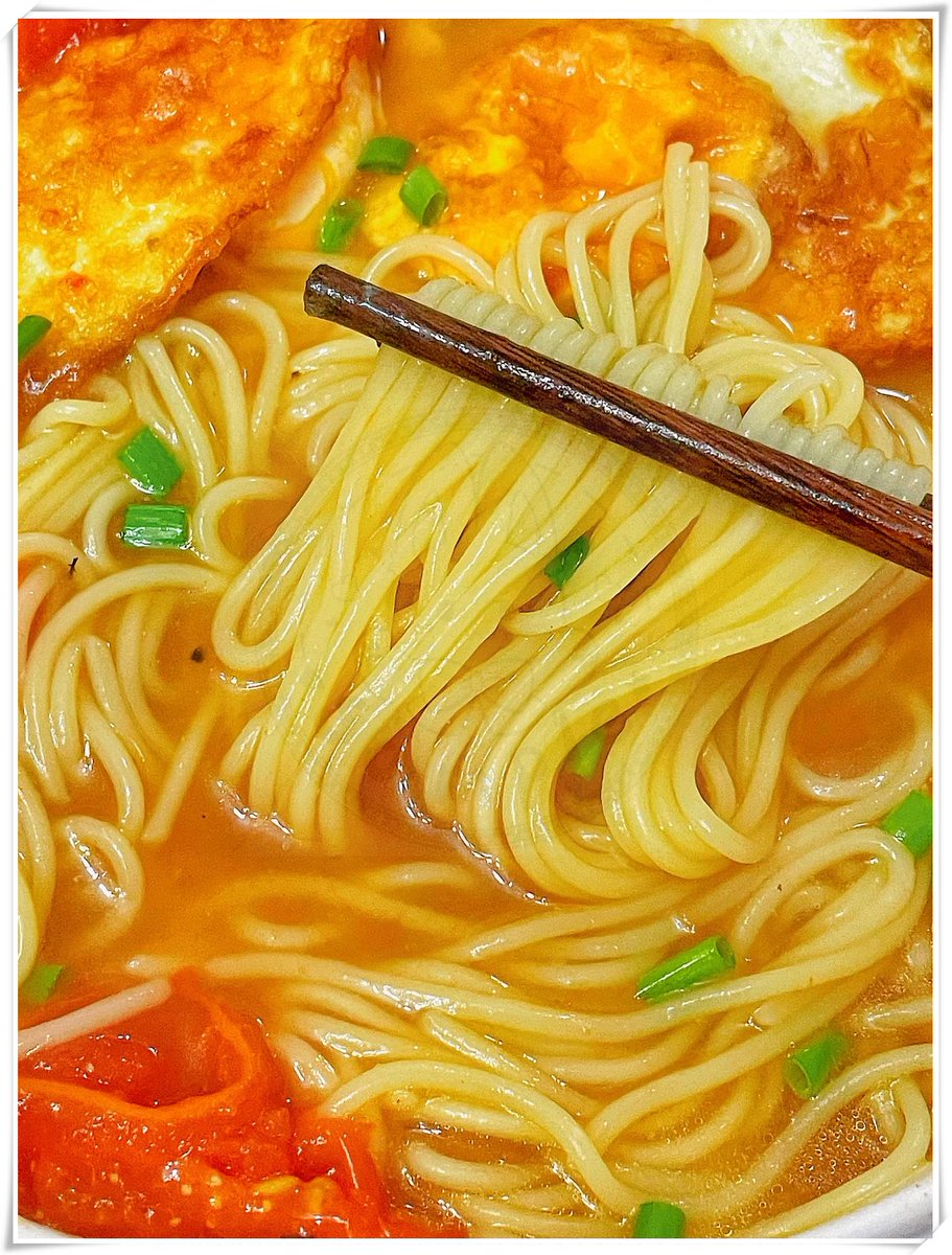 mile_ca's tweet photo. 下班花20分钟做了番茄鸡蛋面，酸香挂的裹满汤汁，连汤都喝干净了～， https://t.co/YwClDR5Hei