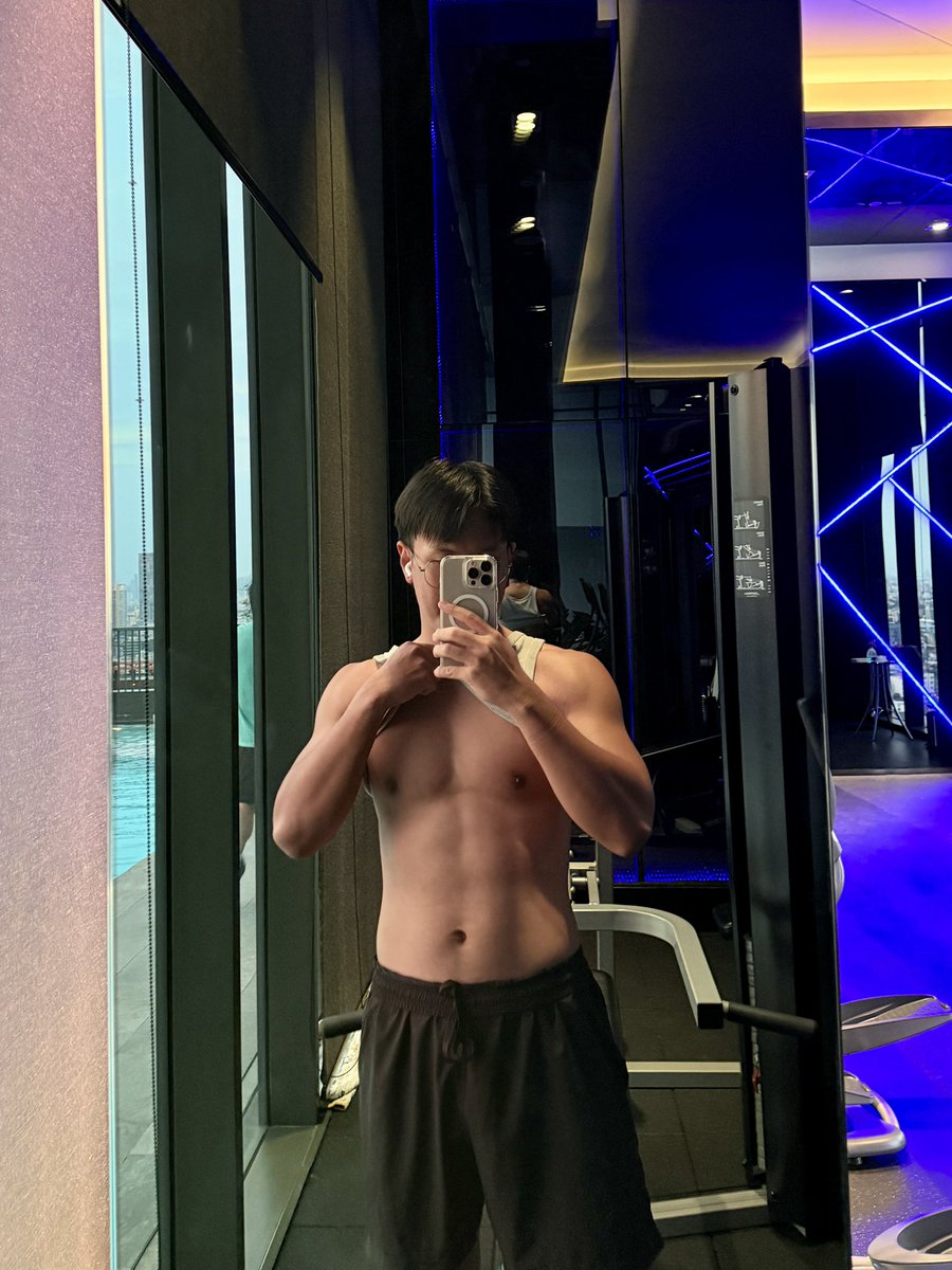 nnabnak's tweet photo. วิ่งเยอะจนกล้ามเนื้อหาย 😫 https://t.co/YhNhMb0D85