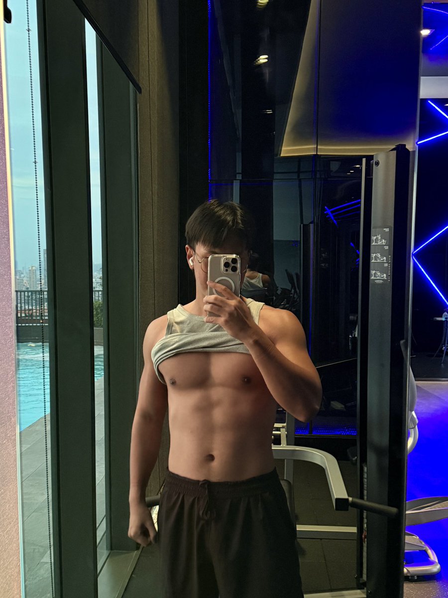 nnabnak's tweet photo. วิ่งเยอะจนกล้ามเนื้อหาย 😫 https://t.co/YhNhMb0D85