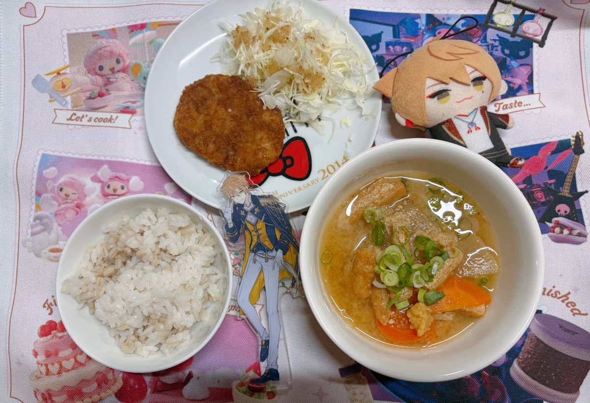 _p_w_v's tweet photo. ガクくん、アクターの皆さんおはようございます☀
食いしん坊回🍚
先日誕生日を迎え、旅行先で爆食を繰り返したため少し軽め&amp;疲労回復も兼ねて豚汁&amp;コロッケで参加✨
涼しくなってきて豚汁を食べてぬくぬくします☺️

#おはガク #ガク食オープンキャンパス https://t.co/2isiQOOV3G