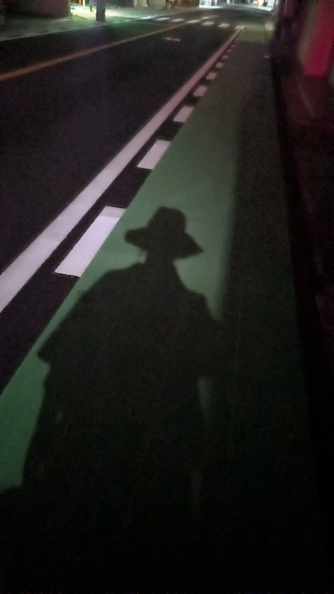 cafe_8010's tweet photo. 今日の影みてよほら https://t.co/A0OW38XdRo
