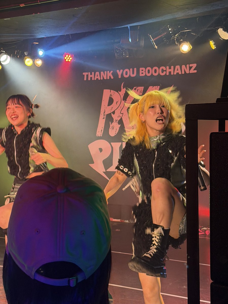 kyoco0966's tweet photo. 日曜日昼間のO-nest最高だった
KICKSで腿上げがすごいｽﾁｬ
#PIGGS
#PIGGSFINALTOUR https://t.co/cai72QWeWY