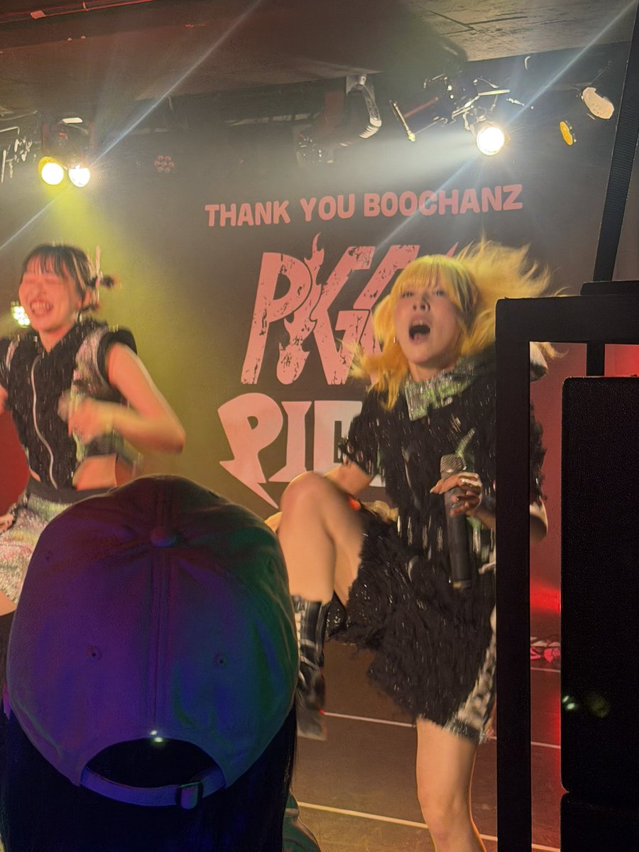 kyoco0966's tweet photo. 日曜日昼間のO-nest最高だった
KICKSで腿上げがすごいｽﾁｬ
#PIGGS
#PIGGSFINALTOUR https://t.co/cai72QWeWY