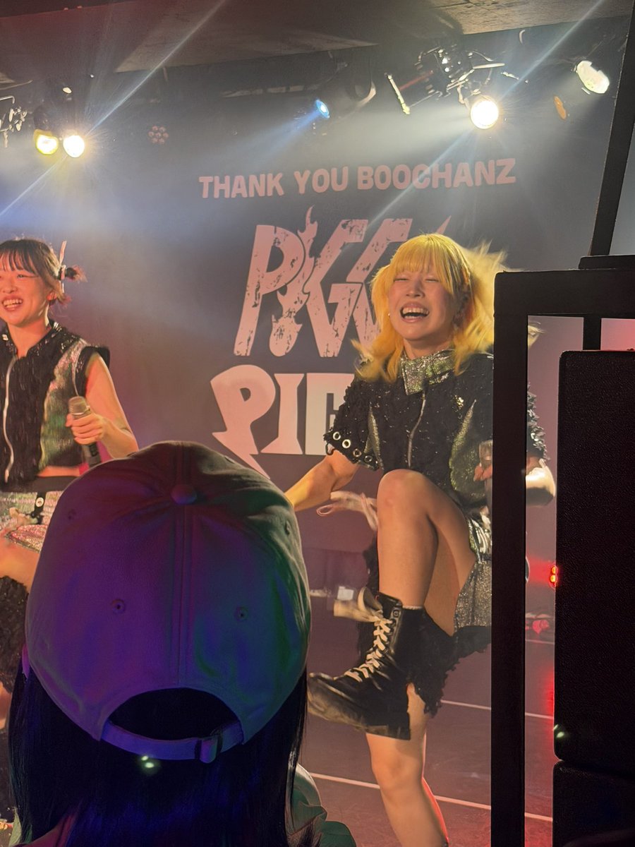 kyoco0966's tweet photo. 日曜日昼間のO-nest最高だった
KICKSで腿上げがすごいｽﾁｬ
#PIGGS
#PIGGSFINALTOUR https://t.co/cai72QWeWY