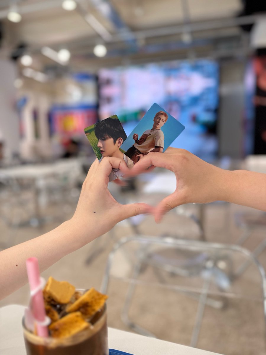 77nsftbltm's tweet photo. 初韓国でメンバーがいないのは分かってるけど、CUBE行ってきた😭😭
あの練習動画に映ってる練習室がこの上にあるって考えるとすごく感慨深くて感動しちゃった(> <｡) https://t.co/T5PVw4W41K