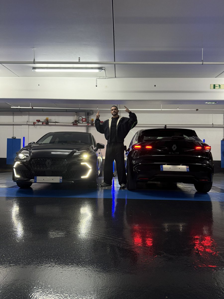 AmineMaTue's tweet photo. DEUX CLIOS 6 NEUVES À GAGNER 😎

La 1ère voiture : RT ce tweet et je tire au sort une personne qui gagne la Clio parmi les retweets.

La 2ème voiture : ce soir 20h je live quelque part dehors en Île De France. Le premier qui me trouve je cut le live et il gagne la voiture. https://t.co/4WJ5iJVRst