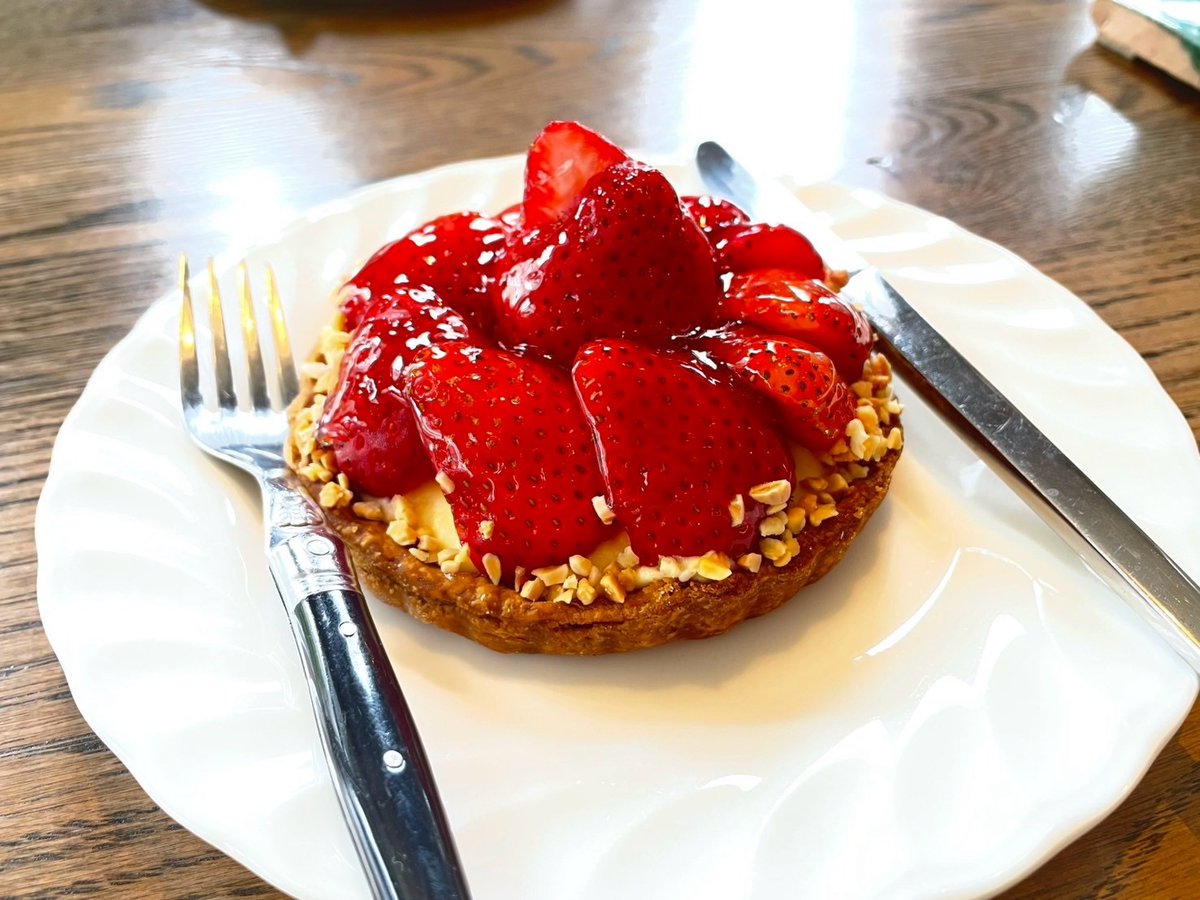 nuetty0's tweet photo. 岐阜旅行1日目
（小市民の聖地巡礼）

Aliceで苺タルトと生クリームが美味い🍰、伊奈波神社で御朱印、ふるさとの森でスタバやローソンに驚き、ハンプティ・ダンプティやタンメン金竜で補給してから金華山や瓜野尊厳破壊公園に行った

ファン交流ノートにほっこりし岐阜ライドや天候に悩まされた1日 https://t.co/rFA6m4a0Pd