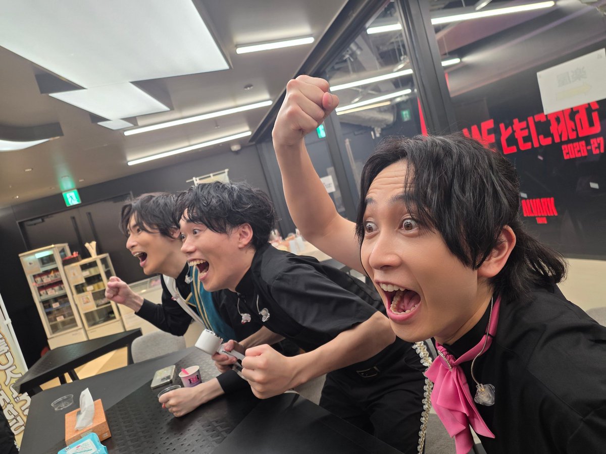 AnimegumiDesu's tweet photo. Basically, my reaction to SideM news today https://t.co/Y5tIUXy3DG