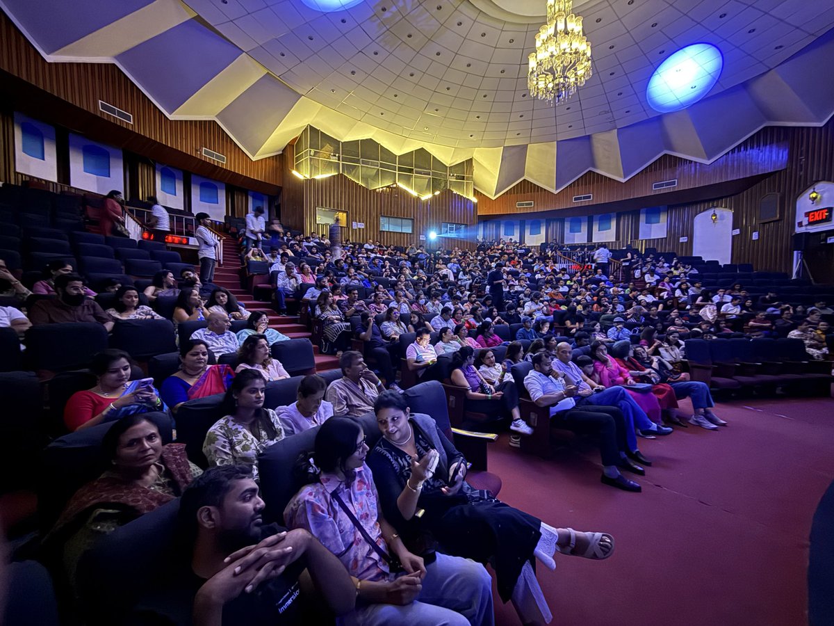 misrashailesh's tweet photo. The Stage is all set for @neeleshmisra’s story telling at the Ghalib auditorium, Delhi https://t.co/xHJjTXhH3n