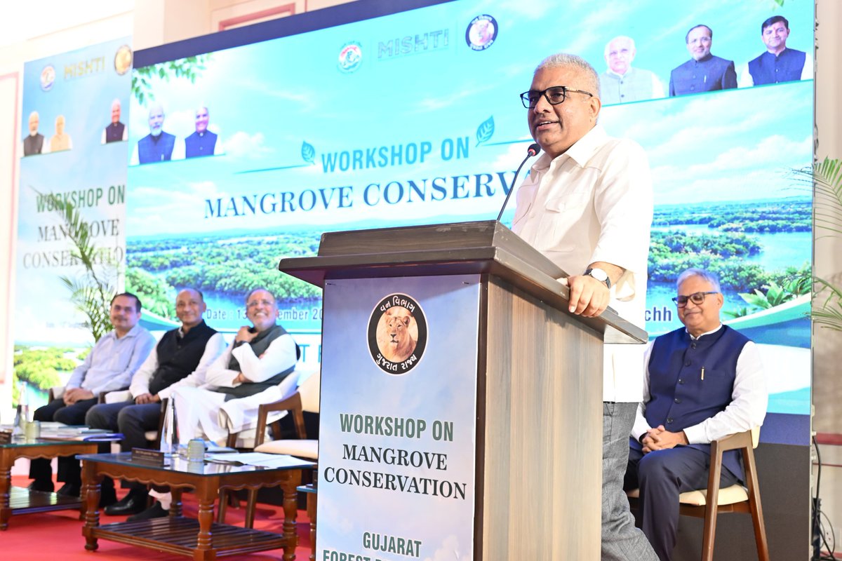 EnvironmentPib's tweet photo. Union Environment Minister Shri @byadavbjp presides over Workshop on Mangrove Conservation in Bhuj; Releases Key Mangrove Publications, Reviews #MISHTI Progress and Launches Mangrove GIS (MGIS) Portal for Decision Support.

📝
https://t.co/vbB6iDIaVM https://t.co/Ow4TqHukpq