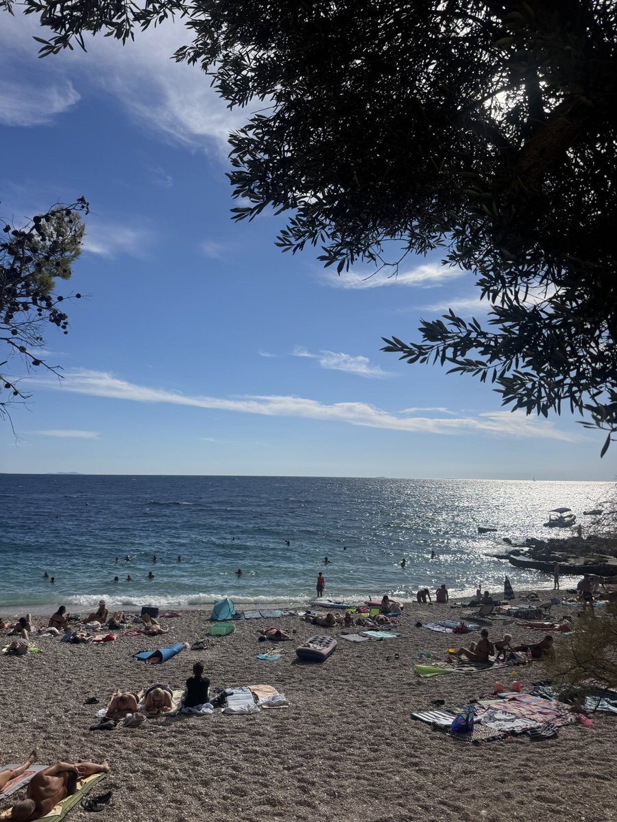 croatia_yukiko's tweet photo. 本日のフヴァル島☀️
27℃
久々に湿気のない快適な夏

#クロアチア https://t.co/DHhKGAl7RL