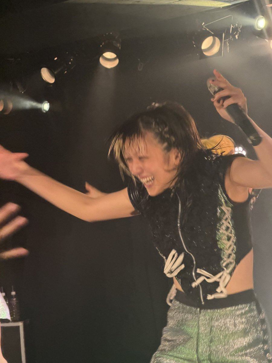 kyoco0966's tweet photo. 日曜日昼間のO-nest最高だった
非常にカッコイイバンバンさん
#PIGGS
#PIGGSFINALTOUR https://t.co/hw5uYD9bUl