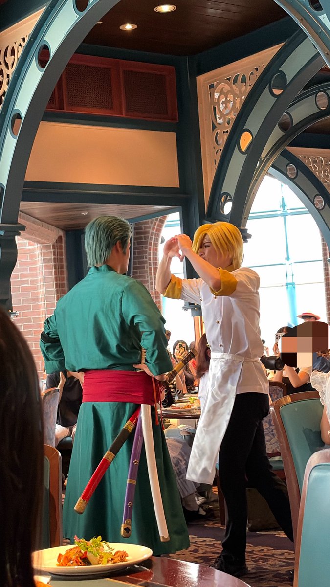 eiiigeru's tweet photo. 2026.8.17  サンレス  12:05〜

間違えてゾロに🫶しちゃう🤭

#USJワンピース 
#USJファン https://t.co/RrKsbsViWb