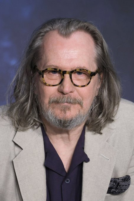 multiversohp's tweet photo. O Gary Oldman já disse em entrevista que aceitaria participar da série de HP e recentemente elogiou e falou sobre também.A HBO podia dar pra ele o papel de Horacio ou Aberforth Dumbledore https://t.co/16u2Krewda