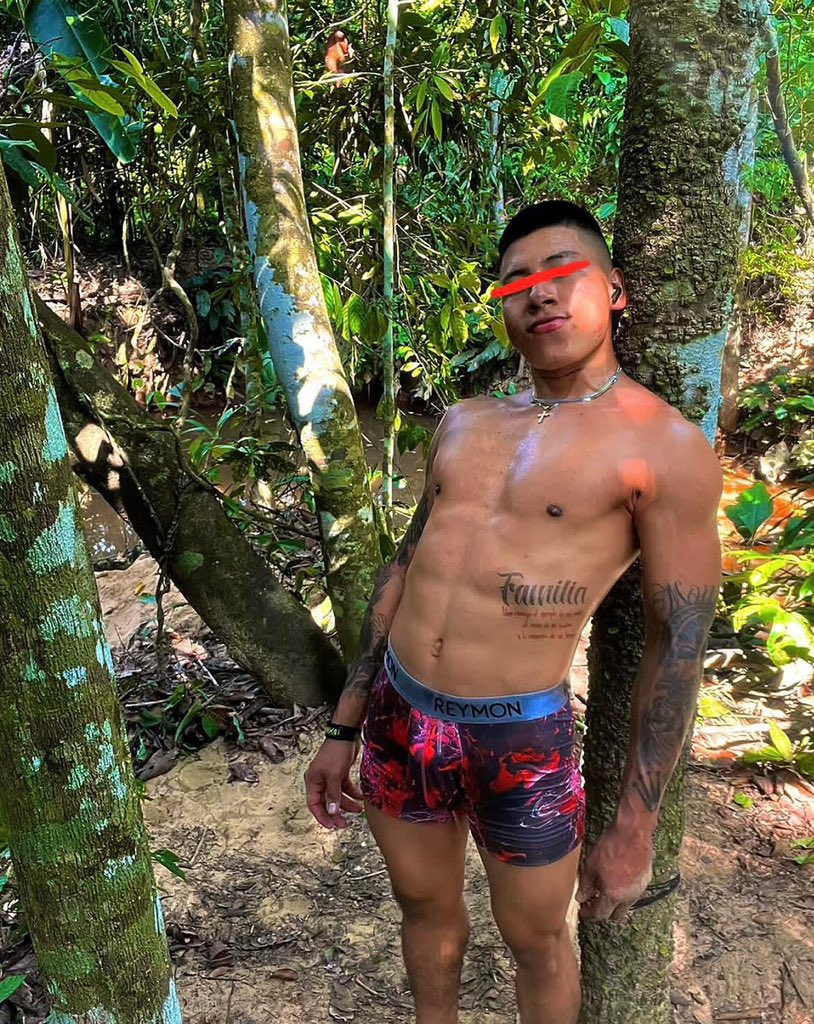 Jhoanap98's tweet photo. ACTIVOS O PASIVOS. Alguien tiene contenido de este militar🥵🥵🤤 https://t.co/njC4Mb8N3b