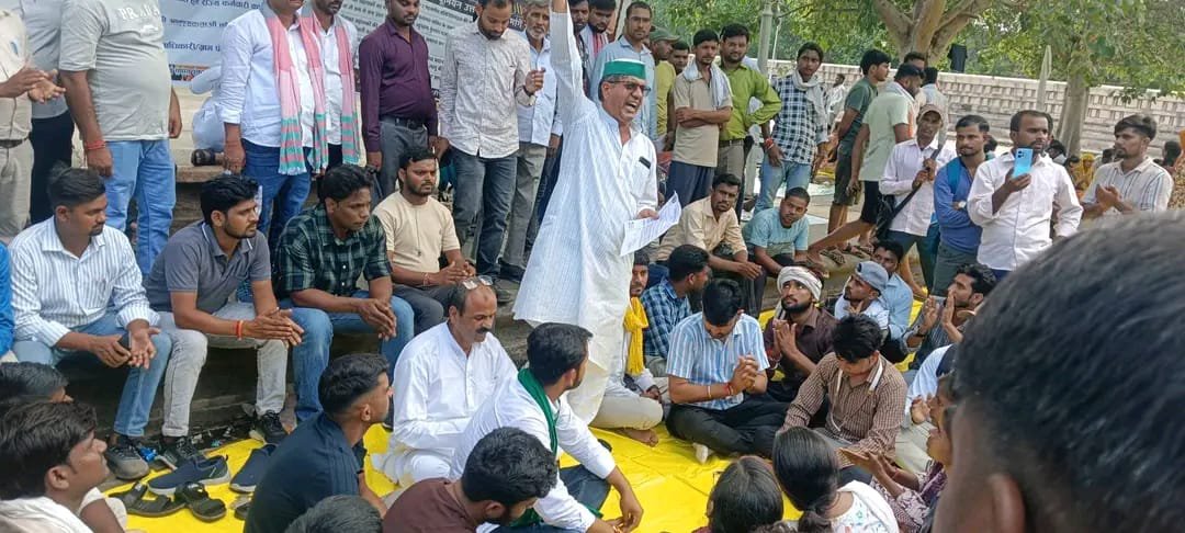 KarmaYadav8's tweet photo. 🔥 पंचायत सहायकों के समर्थन में किसान यूनियन 🔥
अनिश्चितकालीन धरना — सातवां दिन
📅 13 सितंबर 2026 | ⏰ दोपहर 3:00 बजे | 📍 इको गार्डन, लखनऊ

#पंचायतसहायक #अनिश्चितकालीनधरना #EcoGardenLucknow #6000मेंदमनहीं30000सेकम_नहींसंघर्षजारीहै #हककीलड़ाई #Lucknow #UP https://t.co/CTw8nwE5CQ