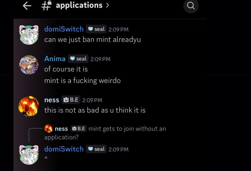 Mint_IV's tweet photo. Matty (THE OWNER) personally invited me to this server with NO APPLICATION after I beat him in a QC match only for me to get harassed by the admins of the server. I’ve been aim training for 4 years? But i’m not allowed in the server because I don’t play VT benchmarks 😦 https://t.co/WRDBUmjAsJ