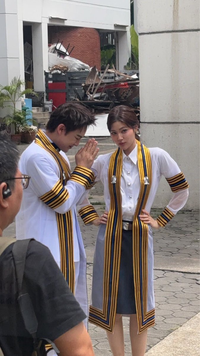 tomatogogi's tweet photo. จนใส่ชุดครุย ฮ้าทยังไหว้ป่าน 555555555555555555555555555555555555555555555555555555555 https://t.co/Yv8J9aC995