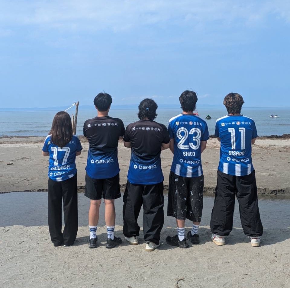 mr_93_dio's tweet photo. 最高すぎる新潟遠征だっただけに、痛すぎる敗戦。得点ゲージは溜まったよね？次こそ頼むよみんな！

海にはしゃぐ良い歳こいた大人たちの写真で浄化し、新潟遠征を閉じます。
お疲れ様でした！
#山形サポ新潟遠征 https://t.co/eef9LjC8no