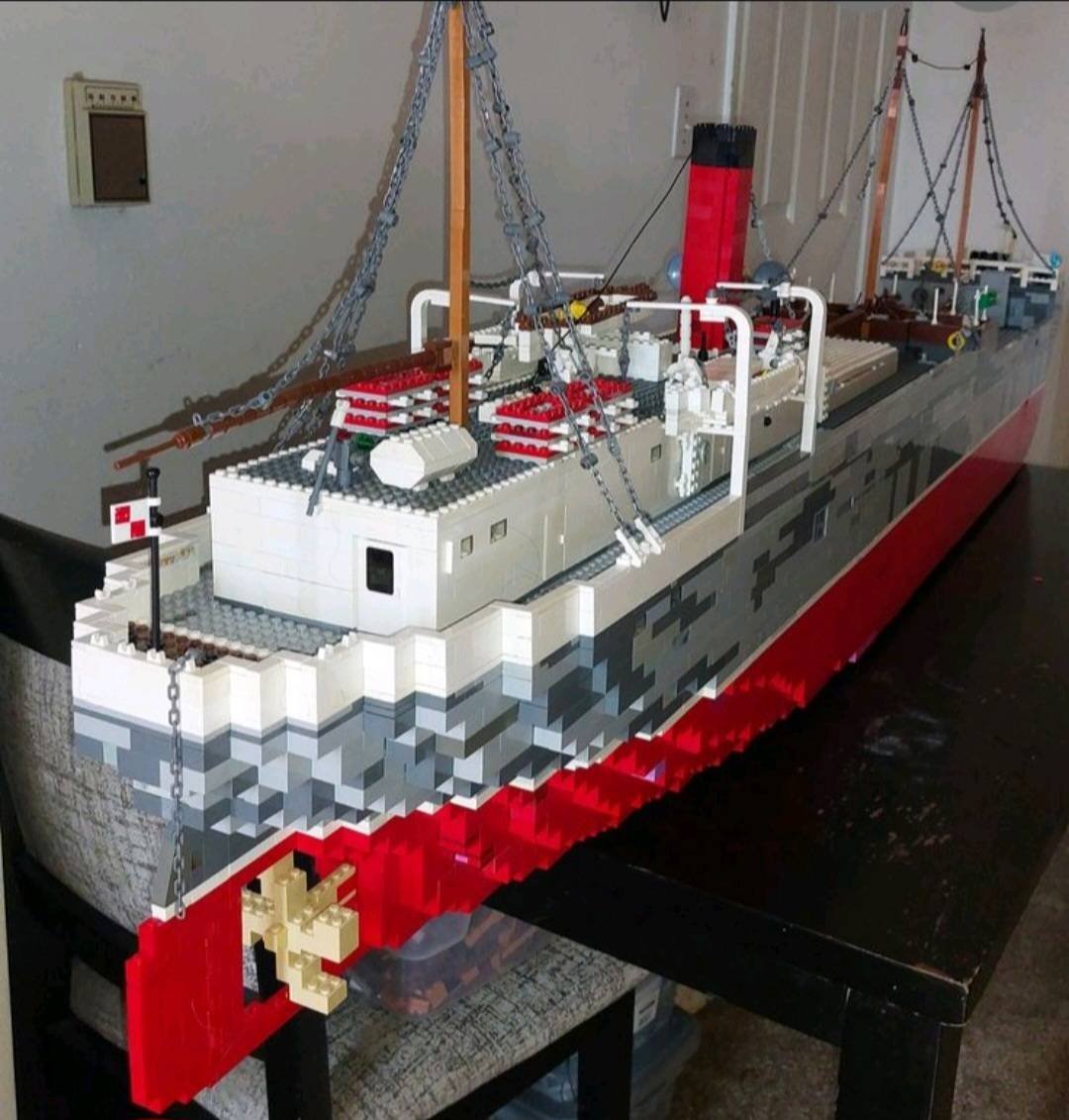 Christunfezant's tweet photo. Some photos of my old Lego SS Robin from 2023

#Legosteamship
#LEGO #Legoship #legomoc #ssrobin https://t.co/VbypUondBB