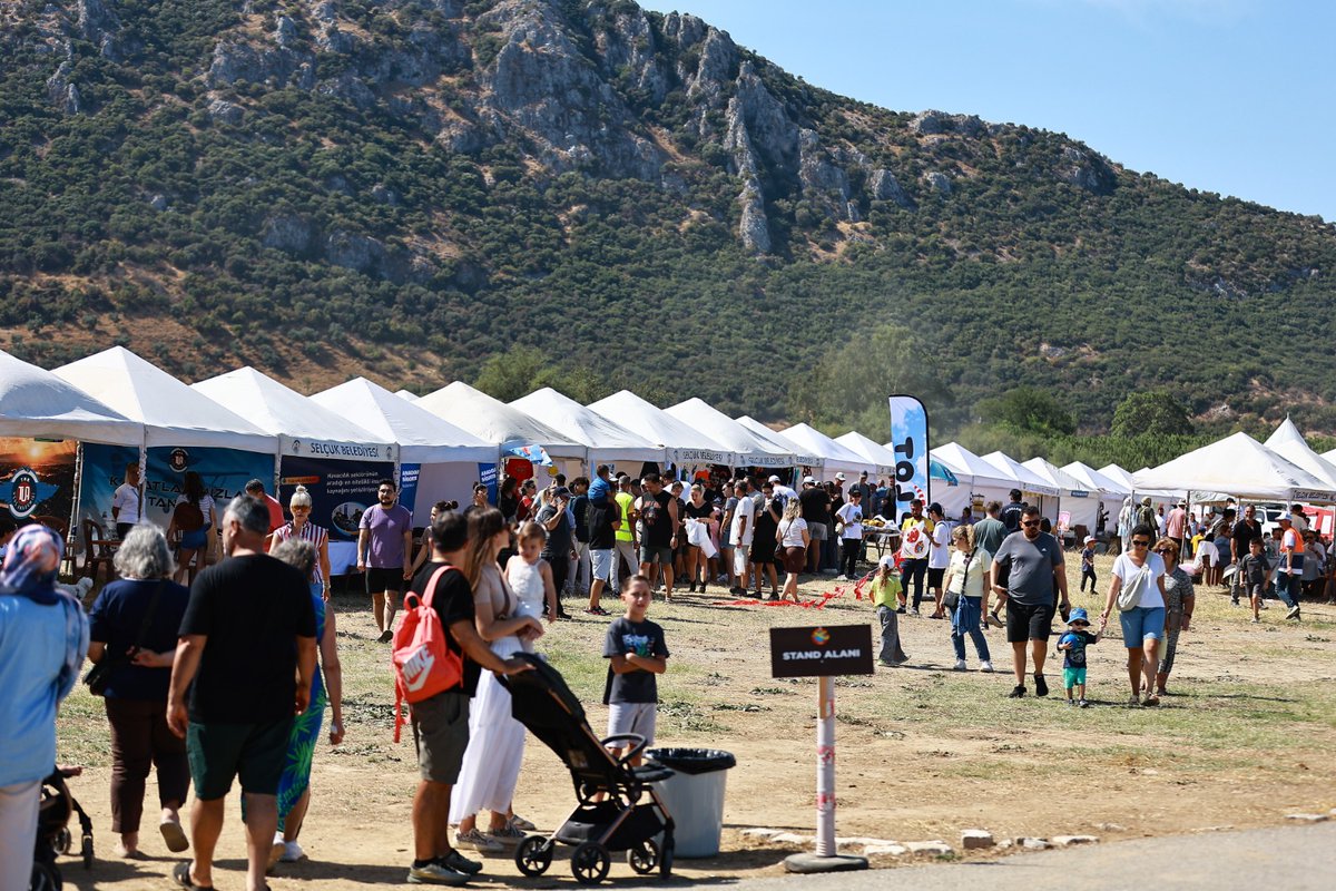 anterhaber48's tweet photo. EFES SELÇUK’TA GÖKYÜZÜ HAVACILIK TUTKUSUYLA BULUŞTU https://t.co/B8sdEX4eu1 #bodrum #efesselçuk #thk #havacılıkfestivali https://t.co/m7qVfjVd8q