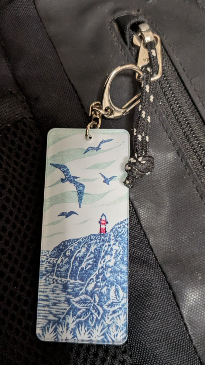 eos55sunset's tweet photo. 小鳥のアートフェスタin横浜へ。今まで実物を見る機会が無かったAccotoriさんの作品を目的に。「天売島」の海鳥たちの作品などに惹かれて何点か入手した。通勤バッグのキーホルダーを久しぶりに変えました。
天売島、2009年夏に２泊したけど海鳥の季節ではなく、、、もう１回行けたらなぁ。 https://t.co/cYZTgM5sFc