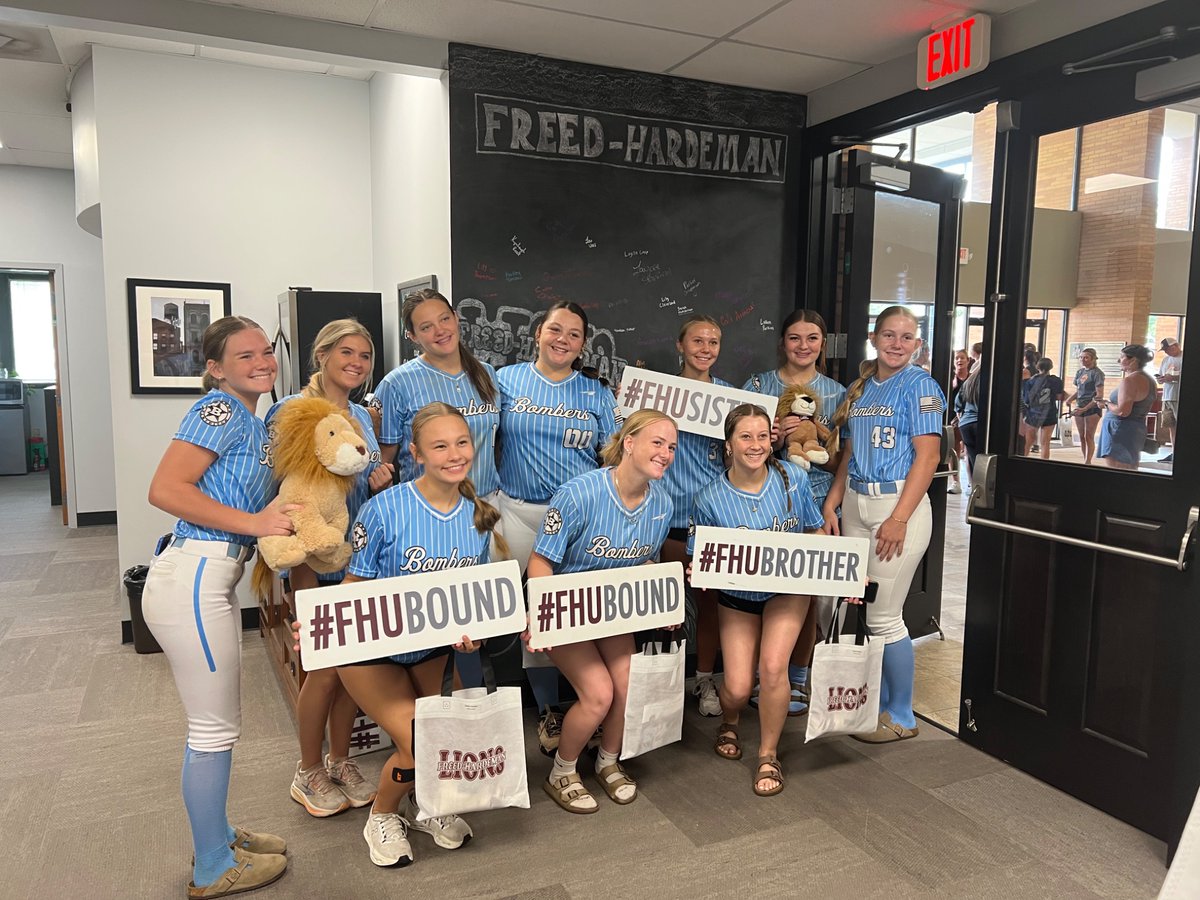 TNbomberPerkins's tweet photo. Thank you to @FHUsoftball_  and @CoachRobParson for hosting our girls yesterday. Got a couple games in and a great campus tour! https://t.co/lfLFen5W3q