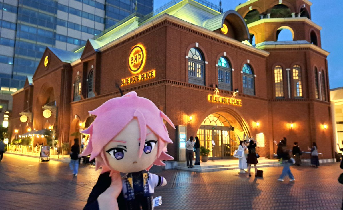 m_knstyny01's tweet photo. ESバンドライブでした！とても贅沢な時間だった…Femme fataleのBメロでyasさんがウィンドチャイムとカラカラのやつ(チャフチャス？)とギターまとめてこなしてた隣で宇都さんがめっちゃ笑ってて楽しかった。明日も1公演だけ行きます https://t.co/TAjD1gc8Ln