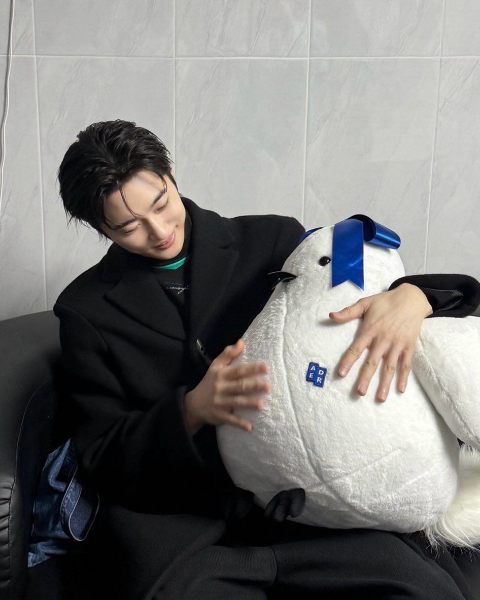 gw240528's tweet photo. 너~~~무 좋다💙 https://t.co/xFDqAtI4SI