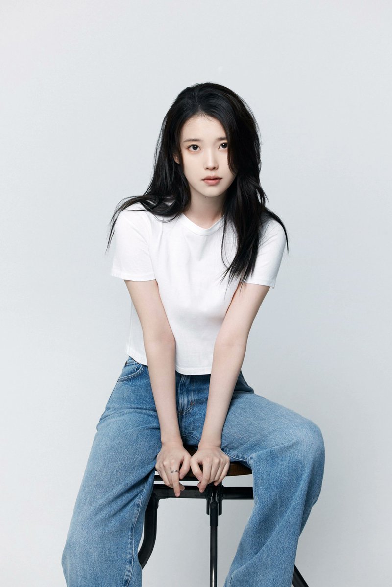 TheePopCore's tweet photo. IU becomes the FIRST-EVER female artist in Melon history to surpass 9 BILLION cumulative streams on the platform. https://t.co/uPjc6NYgO4