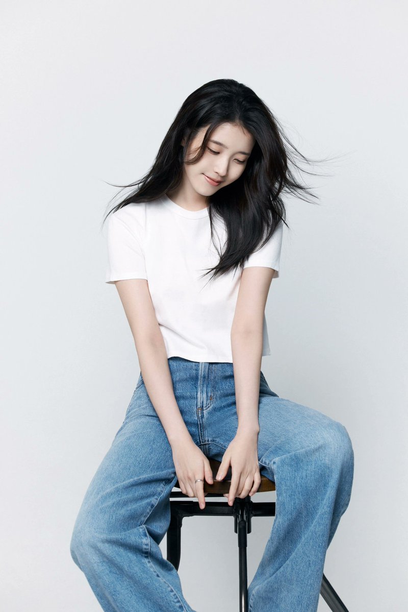 TheePopCore's tweet photo. IU becomes the FIRST-EVER female artist in Melon history to surpass 9 BILLION cumulative streams on the platform. https://t.co/uPjc6NYgO4