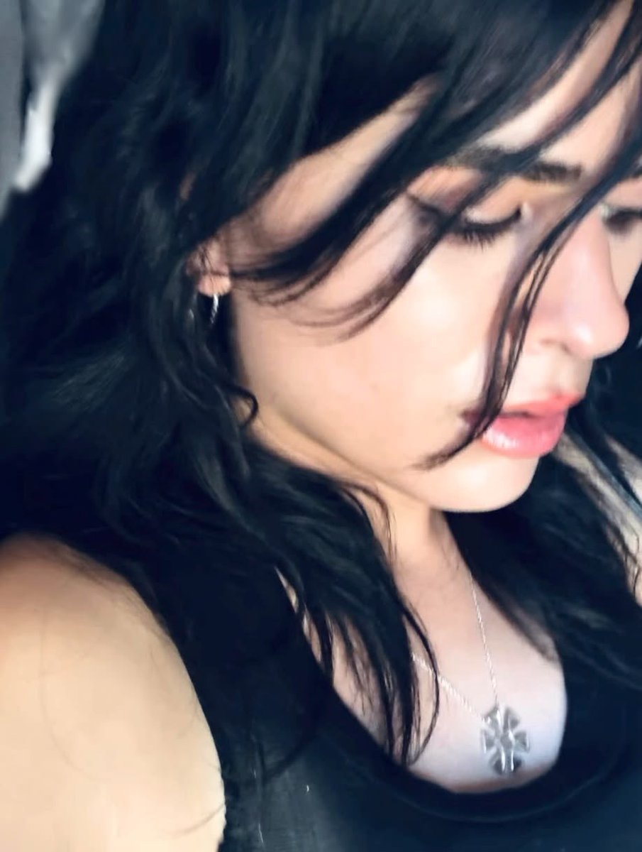 fade0utz's tweet photo. hello💖 #utwtselcaday I think i finally did it right this time https://t.co/ysOz2IaLzi