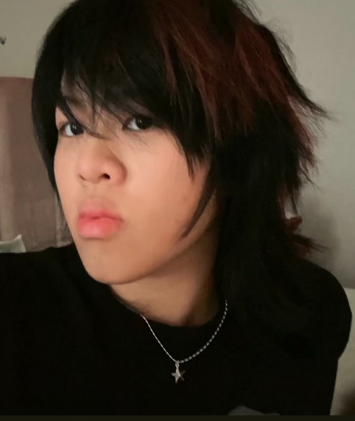 fade0utz's tweet photo. hello💖 #utwtselcaday I think i finally did it right this time https://t.co/ysOz2IaLzi