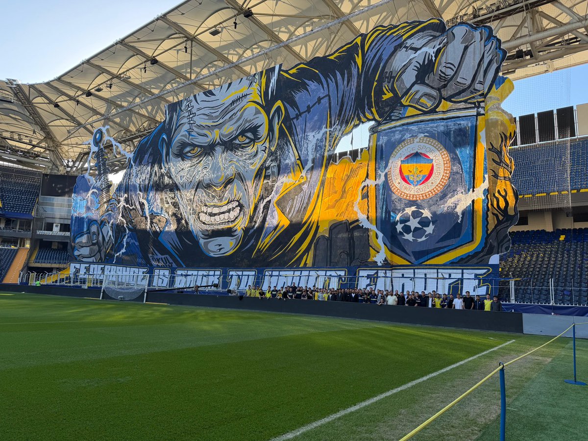 gencfborg's tweet photo. Fenerbahçemiz için günler boyunca büyük bir inanç ve özveriyle ortaya koyduğumuz emeğin, taşıdığımız armaya duyduğumuz sevginin ve tribünlerimiz için verdiğimiz mücadelenin kulübümüz tarafından böylesine kıymetli görülmesi, bizler için kelimelerle tarif etmesi güç bir gurur ve mutluluk kaynağıdır.

Bizler için Fenerbahçe’ye hizmet etmek yalnızca tribünlerde geçirilen 90 dakikadan ibaret değil; gerektiğinde uykumuzdan, zamanımızdan ve hayatımızın birçok anından vazgeçerek, hiçbir karşılık beklemeden bu büyük sevdanın peşinden yürümek ve bizden sonraki nesillere daha güçlü bir tribün kültürü bırakabilmek demektir.

Bugüne kadar olduğu gibi bundan sonra da Fenerbahçemizin olduğu her yerde aynı inançla çalışmaya, üretmeye, mücadele etmeye ve bu büyük camiaya yakışır işler ortaya koyabilmek için var gücümüzle emek vermeye devam edeceğiz.

Bu süreç boyunca desteğini bizlerden esirgemeyen başta Yönetim Kurulu Üyemiz İsmail Balcı olmak üzere Yönetim Kurulumuza; günler boyunca verilen emeği, dökülen alın terini ve bu koreografinin arkasındaki büyük Fenerbahçe sevgisini görerek emeğimizi böylesine kıymetli kılan ve bu gururu bizlerle paylaşan Fenerbahçe Spor Kulübü’ne gönülden teşekkür ediyoruz.

🔗  https://t.co/jNJ7hBZnP4